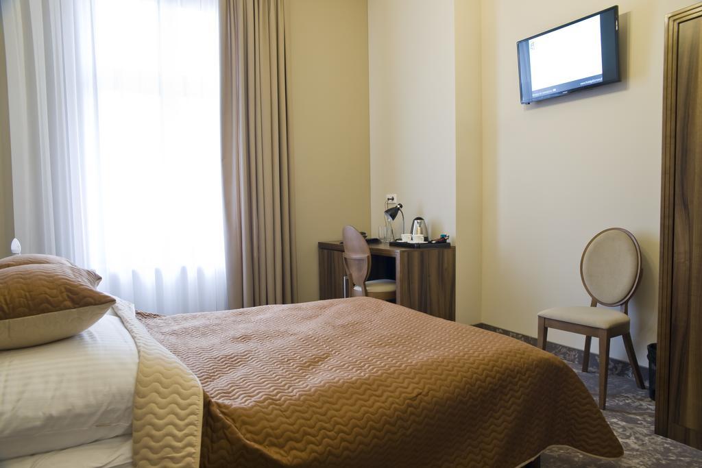 Hotel Gal Tarnów Esterno foto