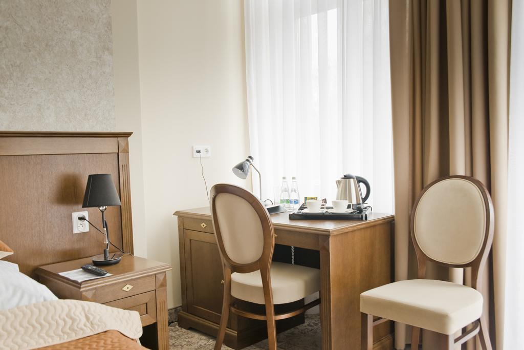 Hotel Gal Tarnów Esterno foto