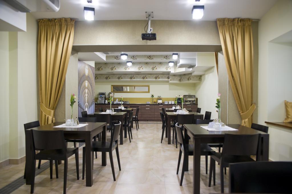 Hotel Gal Tarnów Esterno foto