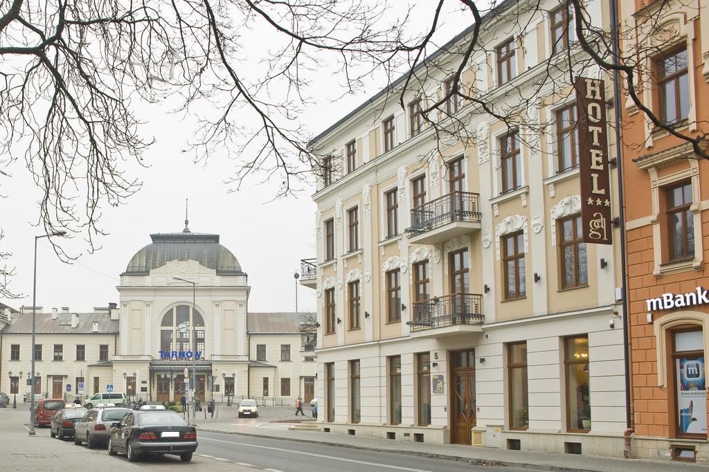 Hotel Gal Tarnów Esterno foto