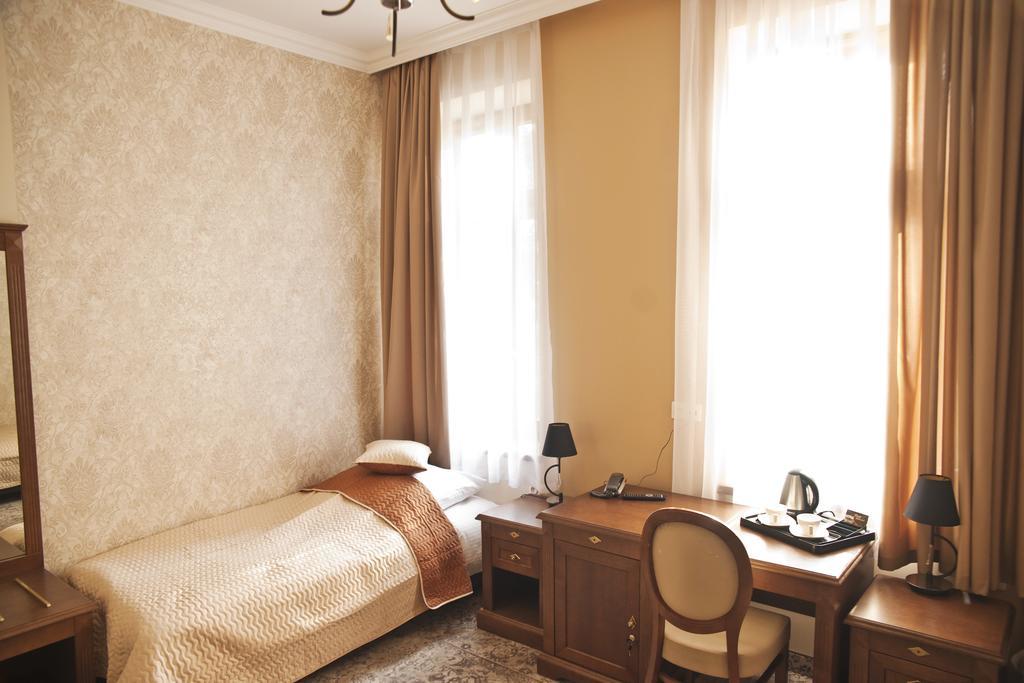 Hotel Gal Tarnów Esterno foto