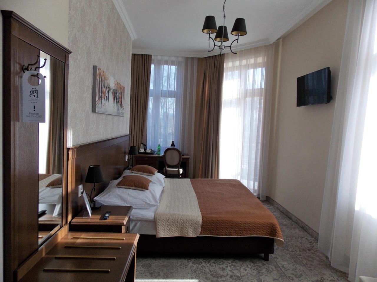 Hotel Gal Tarnów Esterno foto