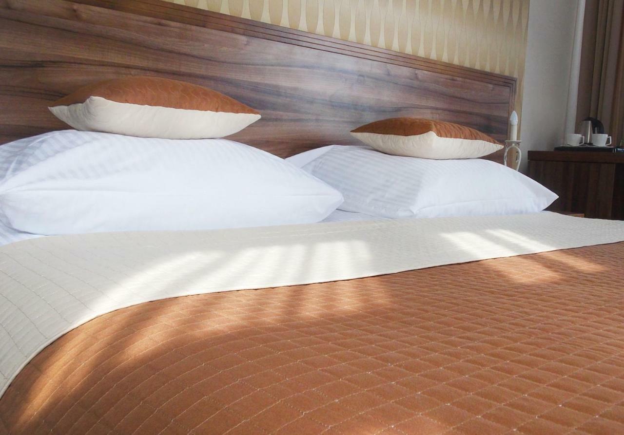 Hotel Gal Tarnów Esterno foto