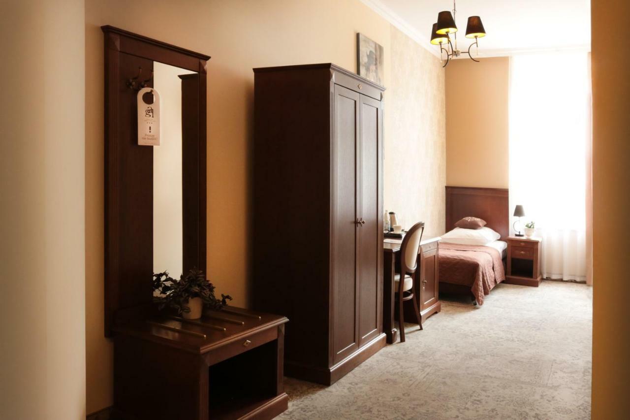 Hotel Gal Tarnów Esterno foto