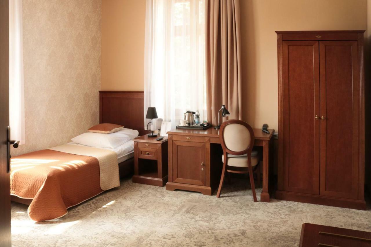 Hotel Gal Tarnów Esterno foto