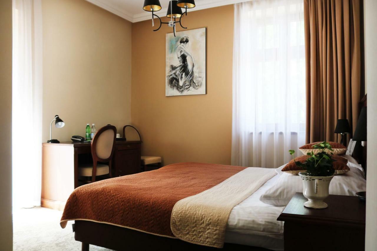 Hotel Gal Tarnów Esterno foto